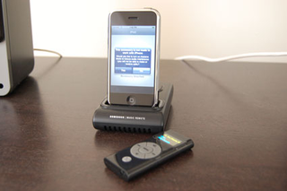 Illustration for article titled iPhone Works With iPod Music Docks But Not Video Docks